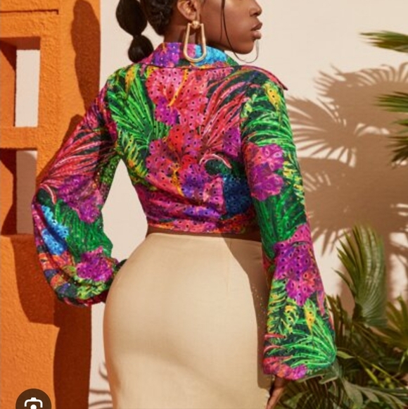 SHEIN WOMEN'S TROPICAL CROPPED TOP FRONT TIE BELL SLEEVES SIZE XL - Picture 2 of 8